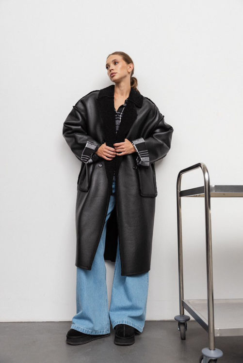  Зображення Жіноча дублянка подовжена чорна з чорним хутром 