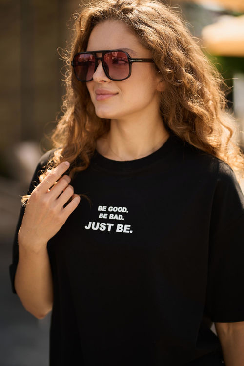  Зображення Жіноча футболка  оверсайз з надписом  “BE GOOD.BE BAD.JUST BE.” 