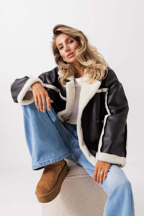  Зображення Жіноча дублянка з хутром чорна з молочним хутром 