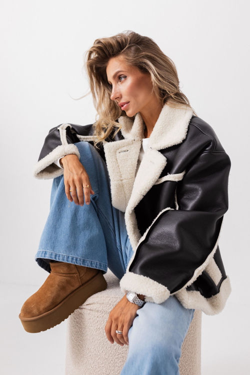  Зображення Жіноча дублянка з хутром чорна з молочним хутром 