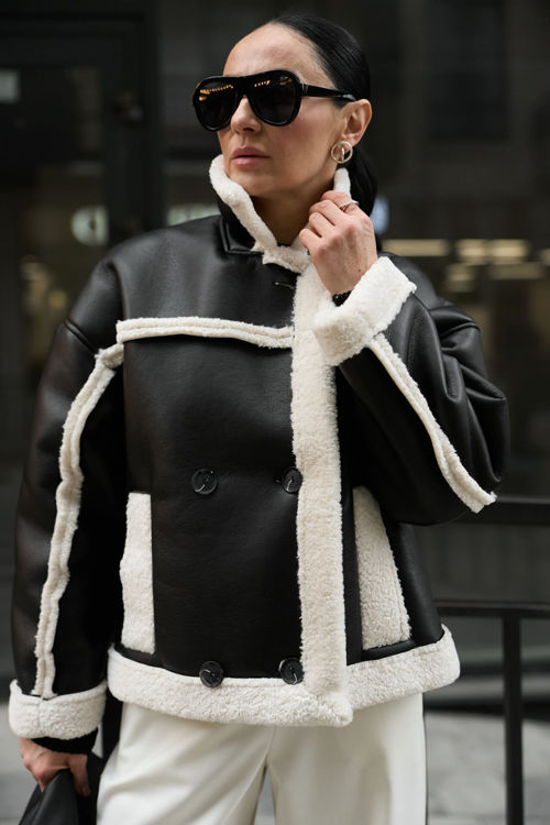  Зображення Жіноча дублянка з хутром чорна з молочним хутром 