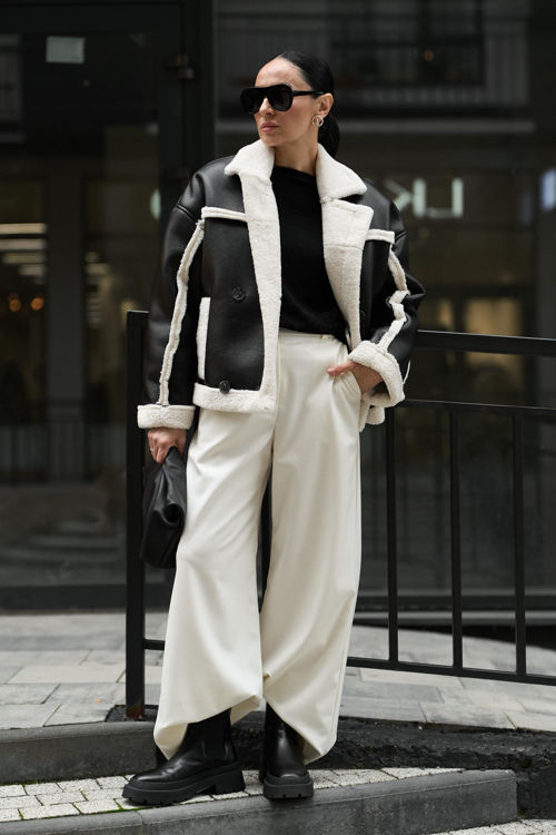  Зображення Жіноча дублянка з хутром чорна з молочним хутром 