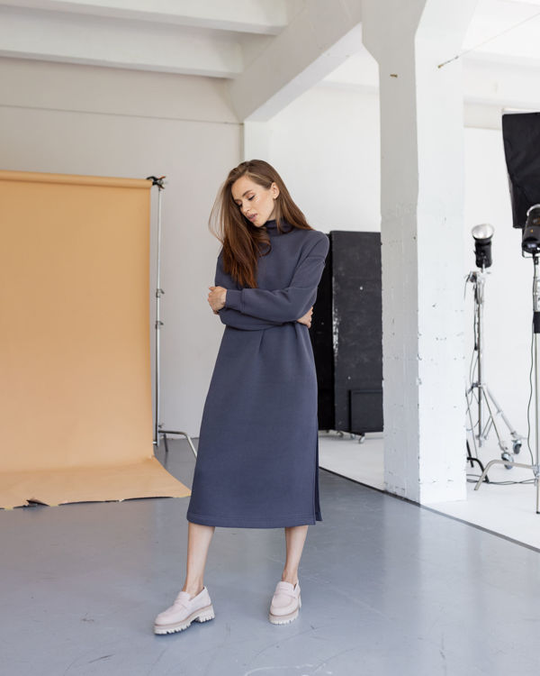  Зображення Сукня довжини міді на флісі з бічними розмірами 