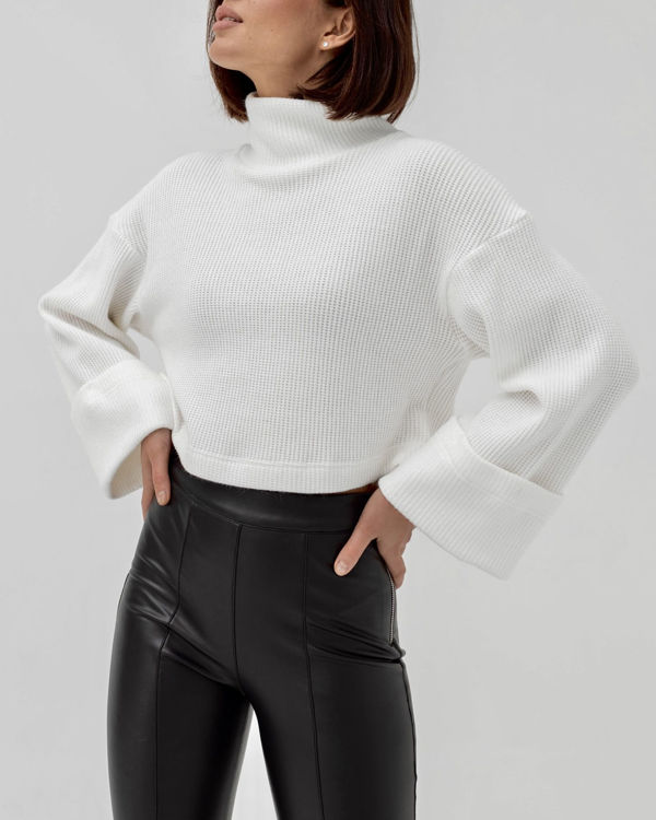  Зображення Укорочений в'язаний светр з високою горловиною 