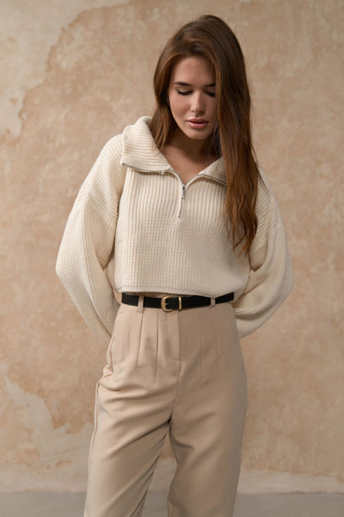  Зображення Короткий вʼязаний светр з коміром на блискавці 