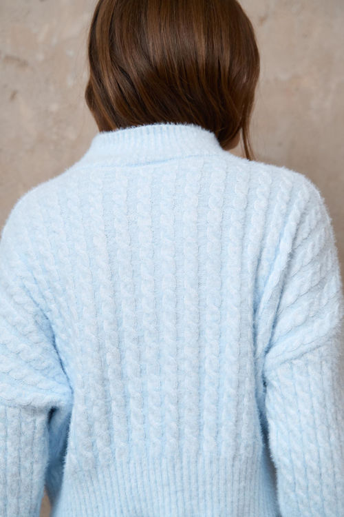  Зображення Плетений вкорочений светр з горловиною 