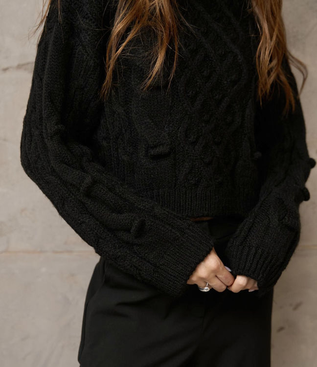  Зображення Вʼязаний вкорочений светр з плетінням 