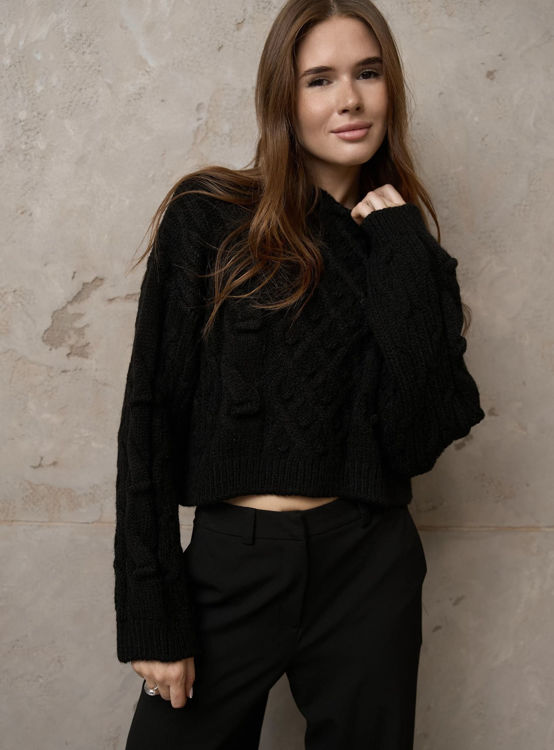  Зображення Вʼязаний вкорочений светр з плетінням 